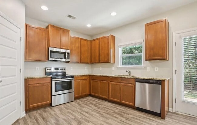Building Photo - Room in Townhome on Estes Dr
