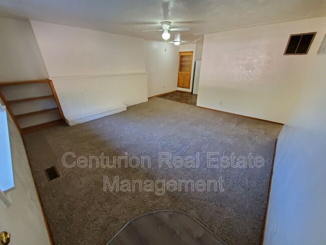 Building Photo - 136 Stoneway Dr NW