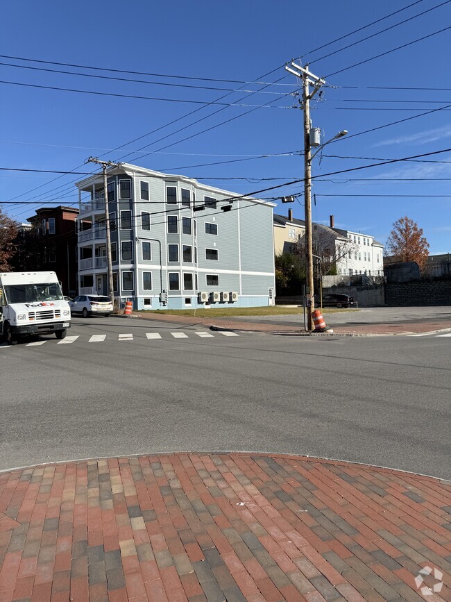 Building Photo - 106 Cumberland Ave