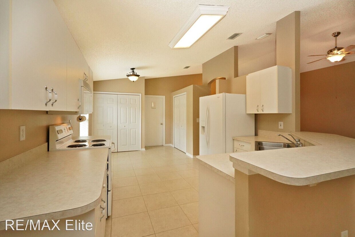 Primary Photo - 3 br, 2 bath House - 2060 Tiburon Ln