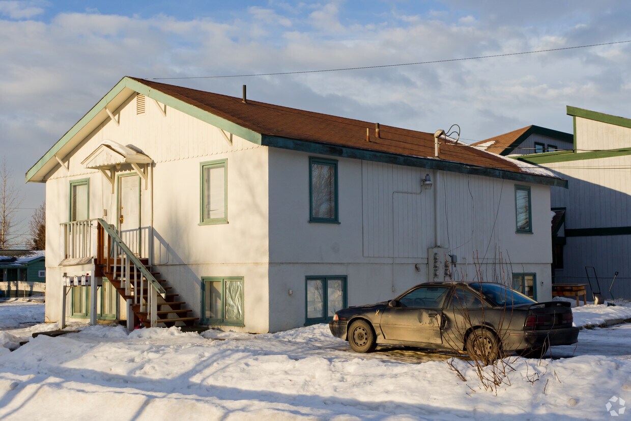 Building Photo - 1345 Medfra St