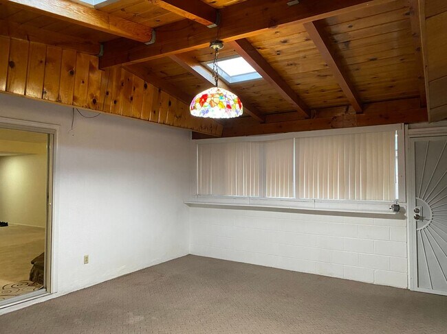 Foto del edificio - 332 E Landsford St