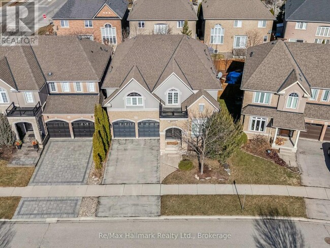 Building Photo - 247 Beechtree Crescent