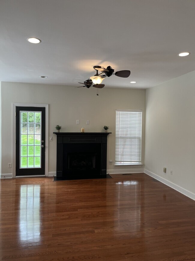 Building Photo - Stunning 4-Bedroom Home with Guest Suite a...