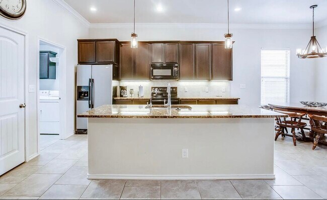 Foto del edificio - 7428 103rd St