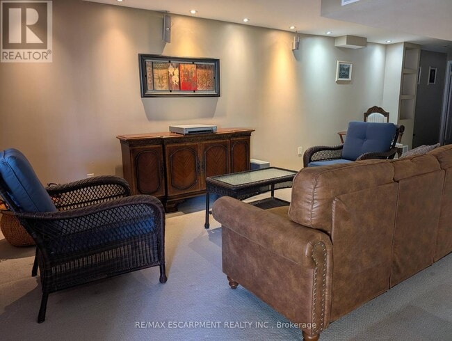 Building Photo - 45 Pirie Dr