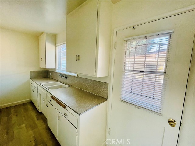Building Photo - 731 S Almansor St