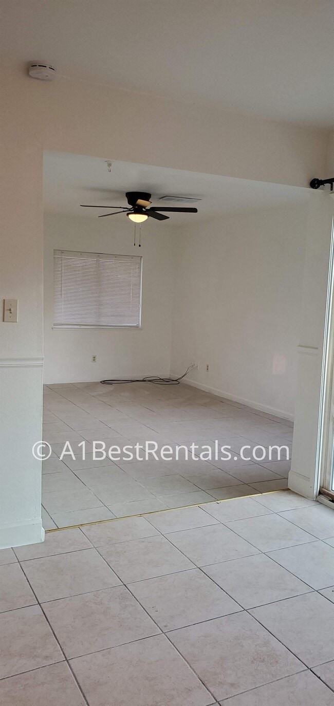 Building Photo - 233 Carmillita Way