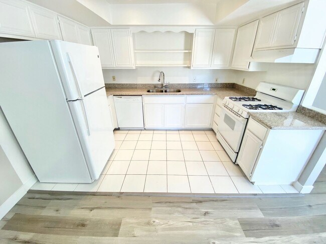 Foto del edificio - BEAUTIFUL 2 BED 2 BATH SECOND FLOOR CENTRAL LAS VEGAS CONDO