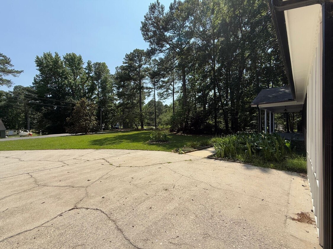Building Photo - Stunning 3BD*, 4.5BA Clayton Home on a 0.7...