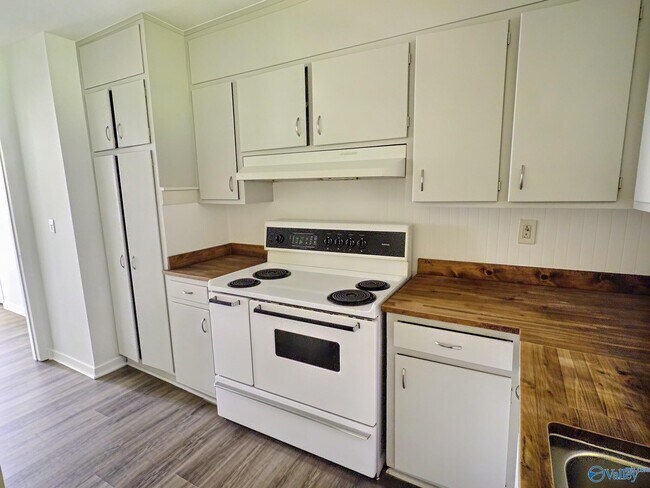 Building Photo - 3303 Avery Ave SW