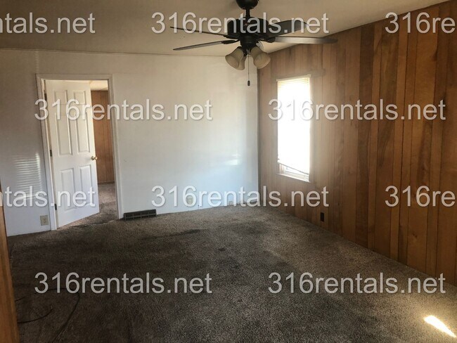Foto del edificio - $1095 - 4 bed 2 bath - Single Family Home