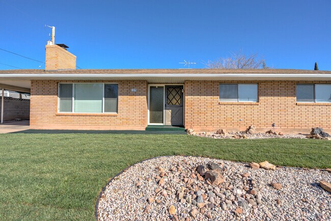 Building Photo - Remodeled Home in a Great Location!