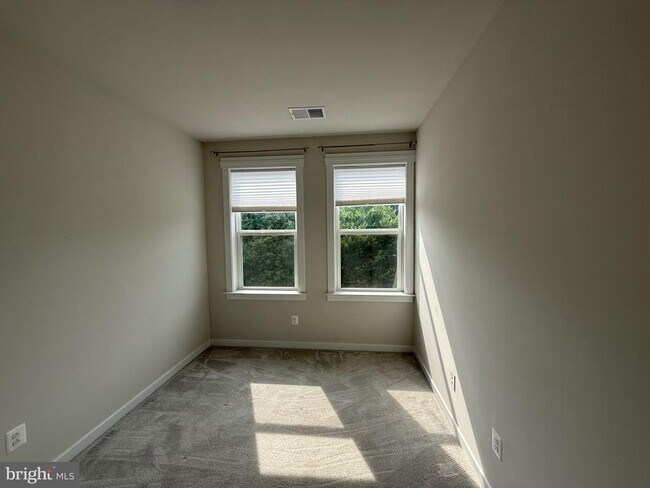 Foto del edificio - 9188 Snowden Ashford Rd