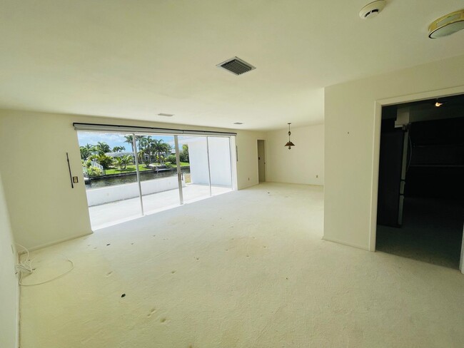 Building Photo - Charming Waterfront Home in Cape Coral – P...
