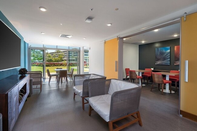 Building Photo - Gorgeous Hale Ka Lae 2-Bedroom/2-Bath/2-Pa...