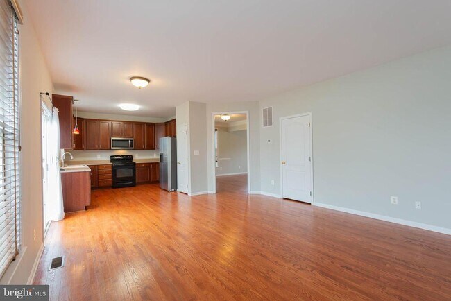 Foto del edificio - 305 Lewisburg Ln