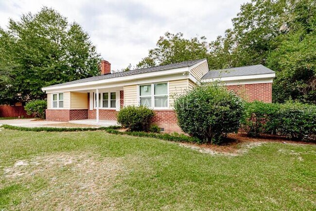 Building Photo - 3035 Beechaven Rd