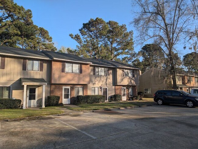 Building Photo - 55 Beaver Pond Loop