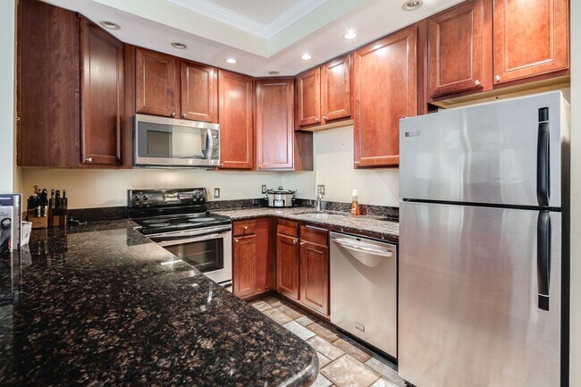 Foto del edificio - Luxury Condo in Fairmount Carriage House with PARKING!!