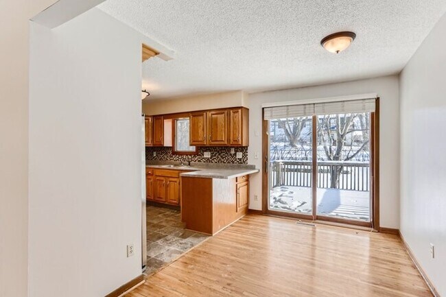 Foto del edificio - 3232 Independence Avenue North, New Hope, ...