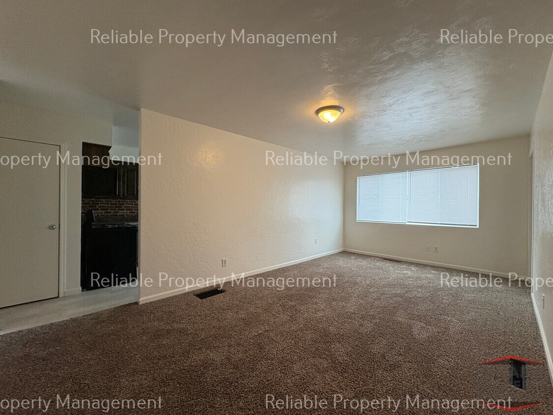 Foto principal - 184 W Pine St