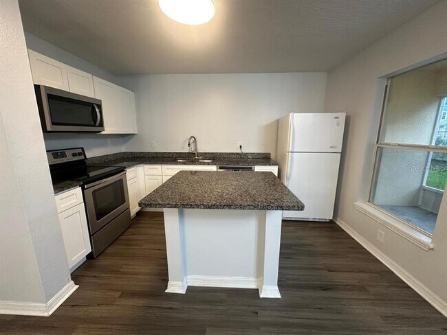 Building Photo - 2762 Club Cortile Cir