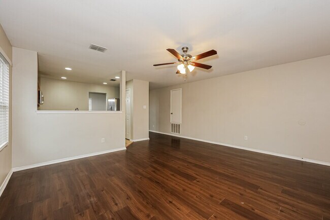 Foto del edificio - 9108 Penny Ln