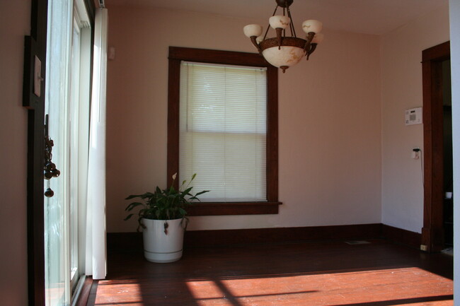 Foto del edificio - AVAILABLE AUGUST 1st! 3 Bedroom House w/ G...