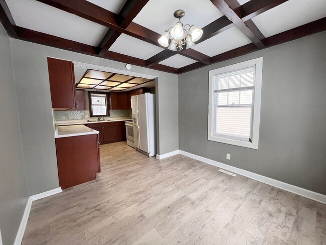 Building Photo - 3 Bedroom House