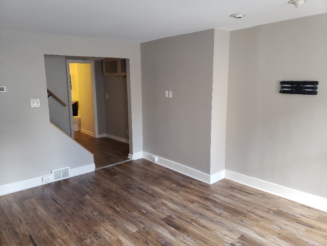 Building Photo - 602 Middle St