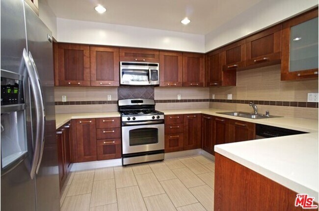 Foto del edificio - 1240 S Sherbourne Dr