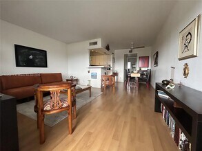 Building Photo - 1400 NE 54th St