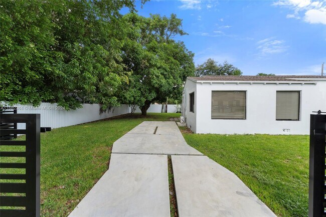 Building Photo - 165 NW 46th St