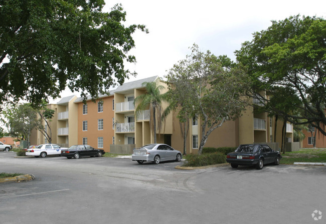 Building Photo - Las Vistas At Doral