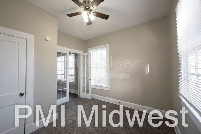 Building Photo - 125 E 17th St