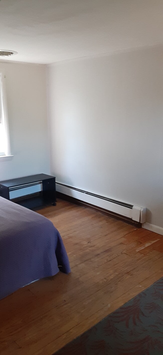 Building Photo - 992 Broad Ln