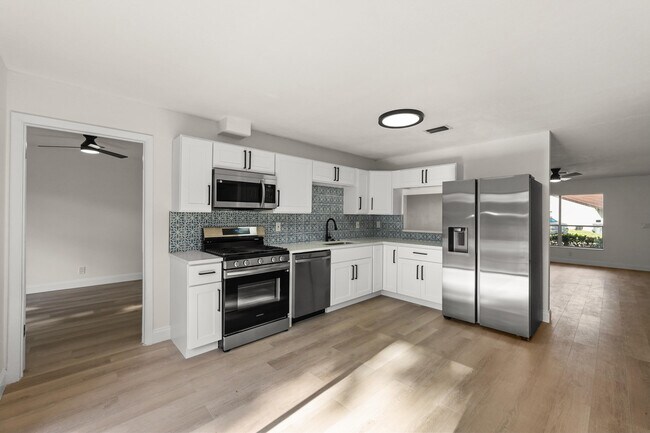 Foto del edificio - 7406 Willow Spring Cir N
