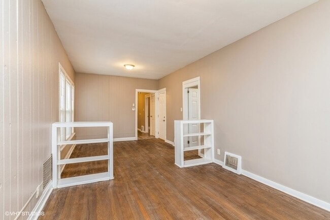 Building Photo - 8932 S PARNELL Ave