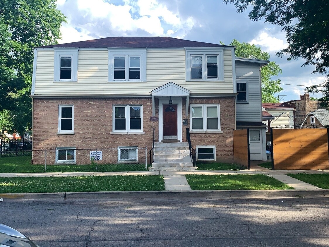 Foto principal - 3258 N Kostner Ave