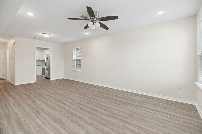 Building Photo - 4766 Pontchartrain Dr