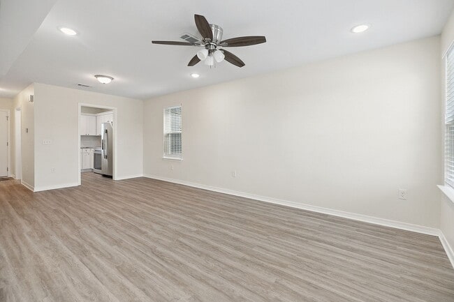 Building Photo - Waterfront Townhome Living!