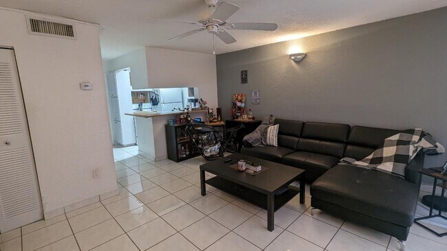 Foto del edificio - 7151 Miami Lakes Dr
