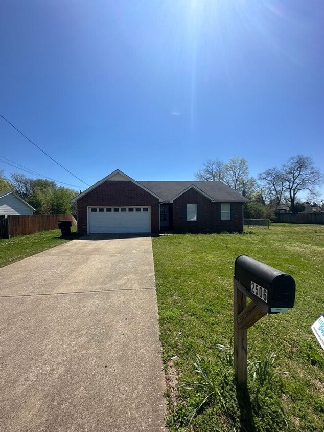 Primary Photo - Charming 3 BR, 2 BA, 2 Car Garage Near MTSU