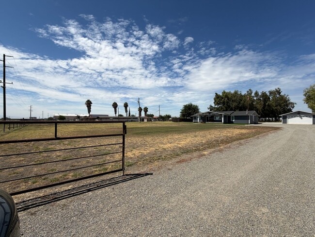 Foto del edificio - 11520 State Highway 152
