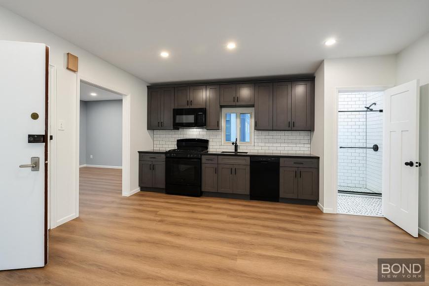 Foto principal - 2 bedroom in RIDGEWOOD NY 11385