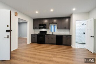 Building Photo - 682 Onderdonk Ave