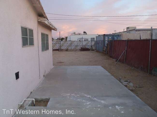 Building Photo - 3 br, 1 bath House - 6521 Valley Ave