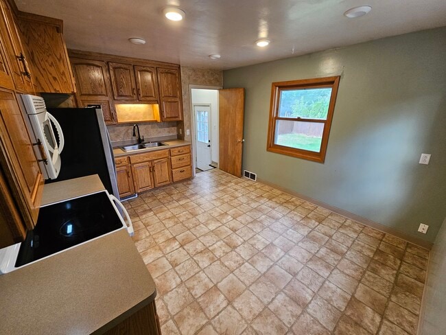 Cocina/Comedor - 916 3rd Ave W