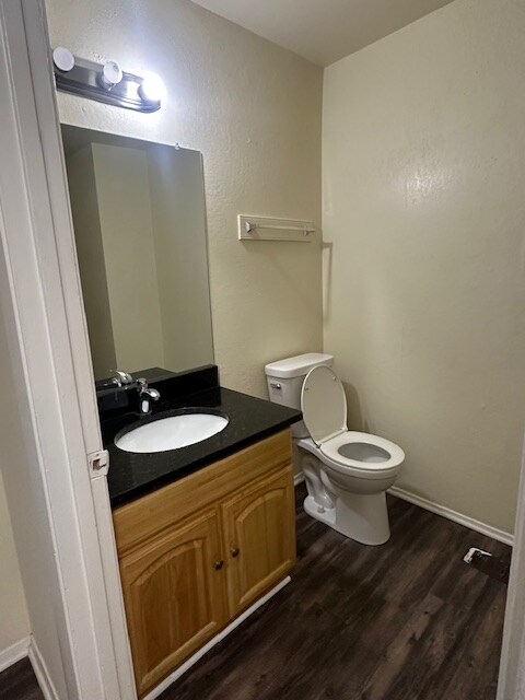 Foto del edificio - Room in Townhome on Destin Cir